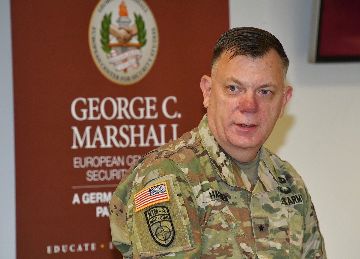 Marshall_Center's tweet photo. ๐ Brig. Gen. Garrick M. Harmon, Deputy Commanding General - Security Force Assistance, Security Assistance Group-Ukraine, Germany, engaged with a group of U.S. Foreign Area Officers at #GCMC this week during the 2023 Eurasian Security Studies Seminar. ๐
#SecurityStudies #FAOs https://t.co/2dY0wdMNwN