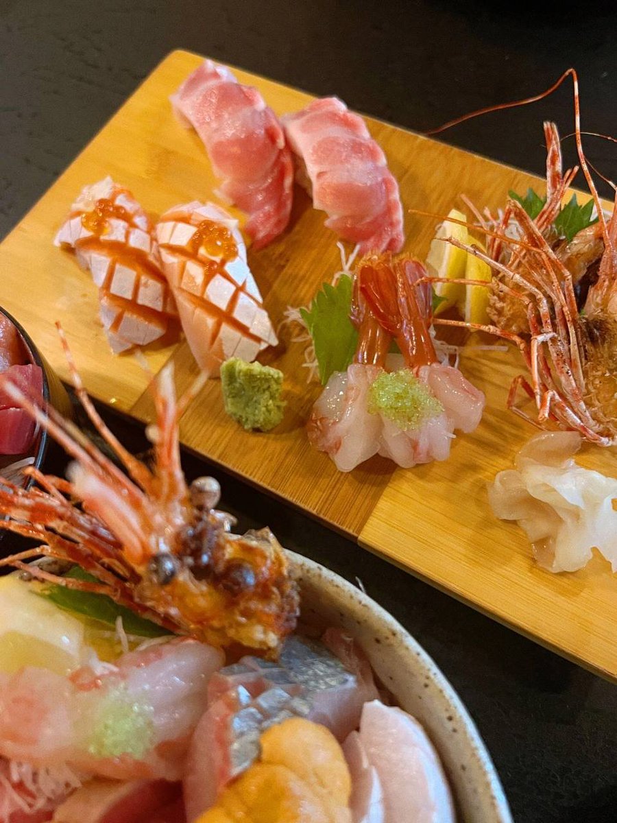Cele_peacock9's tweet photo. Atlanta | Who hasn’t eaten at this Japanese restaurant || The quality of sashimi and paella at this restaurant is outstanding🍱Paella is a must-try. Choose according to your favorite taste. If you want to save time, order omakase donburi. Sea urchin is also given, which is very conscientious.Their fish roe is super fresh. If you like fish roe, you can order ikura donTheir fish roe is super fresh. If you like fish roe, you can order ikura don🍛The pork chop and egg rice bowl is super fragrant and delicious. The seasonings I had at other places before were very salty, sweet and too heavy. This one is particularly refreshing and in line with Asian tastes.🍗The fried chicken nuggets are crispy on the outside and juicy on the inside. It’s super satisfying.
#earlybiz
#FridayFeeling
#fridaymorning
#fingerpostfriday
#Cleo Sol
#Kathy Burke
#Japanese food
#food 
#Atlanta
