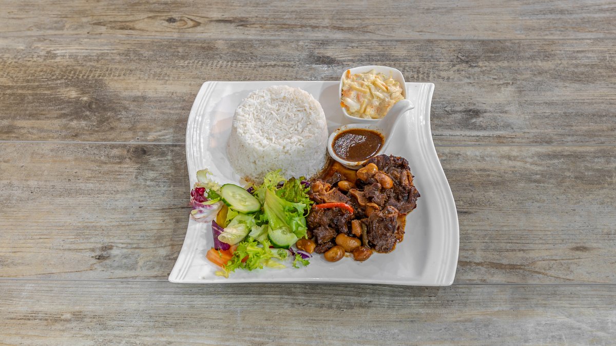 Lexxjerkz's tweet photo. 📢 Exciting news from #LexxJerkz Caribbean Restaurant &amp; Takeaway! Indulge in the rich and flavourful world of #Caribbeancuisine with our mouth watering Oxtail &amp; Butter Beans dish 🍛🔥 
https://t.co/eM5Nl6HIvP
#newblogpost #CaribbeanDining #OxtailAndButterBeans https://t.co/f6LEauUpb6