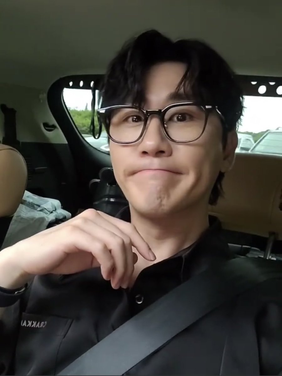 shia_tak_2's tweet photo. 너무 예뻐서 캡쳐만 오억번 하는 중 •̥̥̥⌓•̥̥̥🖤 https://t.co/oolRzHsRi0