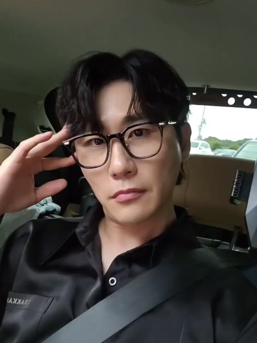shia_tak_2's tweet photo. 너무 예뻐서 캡쳐만 오억번 하는 중 •̥̥̥⌓•̥̥̥🖤 https://t.co/oolRzHsRi0