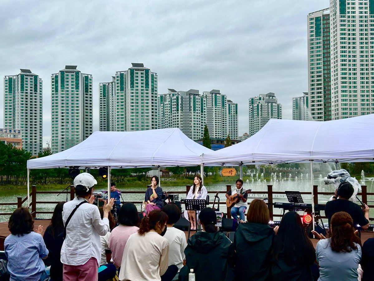 LeisureMeta_LM's tweet photo. 🔥Web3 Creator Festival 남동 소래아트홀 실시간 현장!!  
🔥Web3 Creator Festival real-time status at Namdong So-rae Art Hall!!  

전시 기간 : 09/15 ~ 09/17

🎬핫펠트(예은), 수란, 김용준(SG워너비) 라이브 공연 실황!🎤 https://t.co/oboFP46jNz