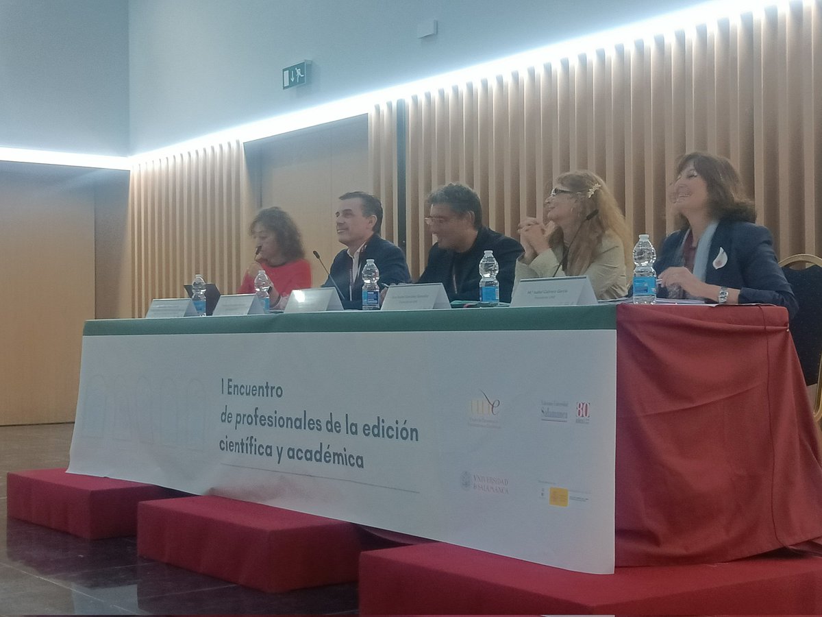 De_Paiz's tweet photo. Retos superados y retos presentes. Sucesivos  Presidentes de la #UNE @fraternal  @lluispastor #AnaIsabelGlez #IsabelCabrera dan cuenta de una historia prodigiosa #ciencia #cienciaenespañol #calidadeditorial #selloCeaApq #OpenAccess  @ANECAinfo @FECYT_Ciencia @unelibros https://t.co/tg5KEBw5Cd