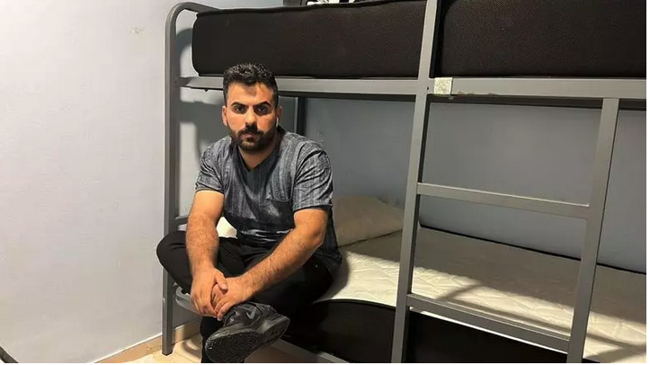 CXRcat's tweet photo. CxR dona suport a Mohammad, la seva dona Zeinab –que està embarassada de dos  mesos– i el seu fill de 7 anys; que  estan a punt de ser deportats a l'Iran  per decisió de les autoritats espanyoles.

NO ESTEU SOLS 
https://t.co/AVCYvGoKky https://t.co/XdrUduWFwV