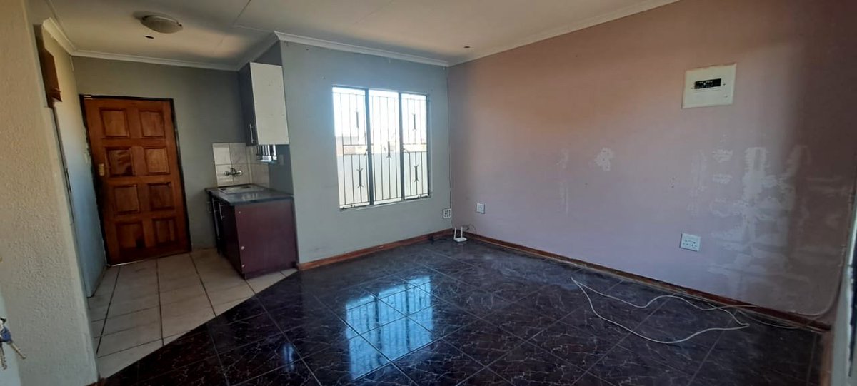 Sithebe_Realty's tweet photo. Location:
Protea Glen Ext 8 (344 SQM)

Price:
R795K

Web link:
https://t.co/NBPcijM0U8 https://t.co/AnELhrsYQe