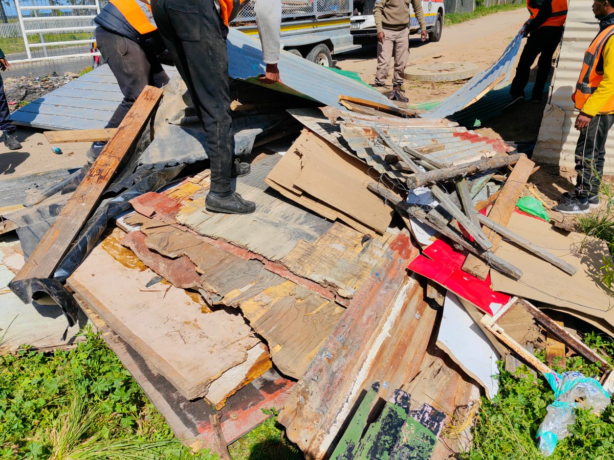 bitou_muni's tweet photo. IN PICS | Bitou Municipality Law Enforcement officials embarked on a campaign to demolish informal structures that have invaded municipal land this week. 

#BitouUpdates #BitouLawEnforcement #BitouSafety

Read More: https://t.co/kFYwDeDDlm https://t.co/MEHoZFNwds