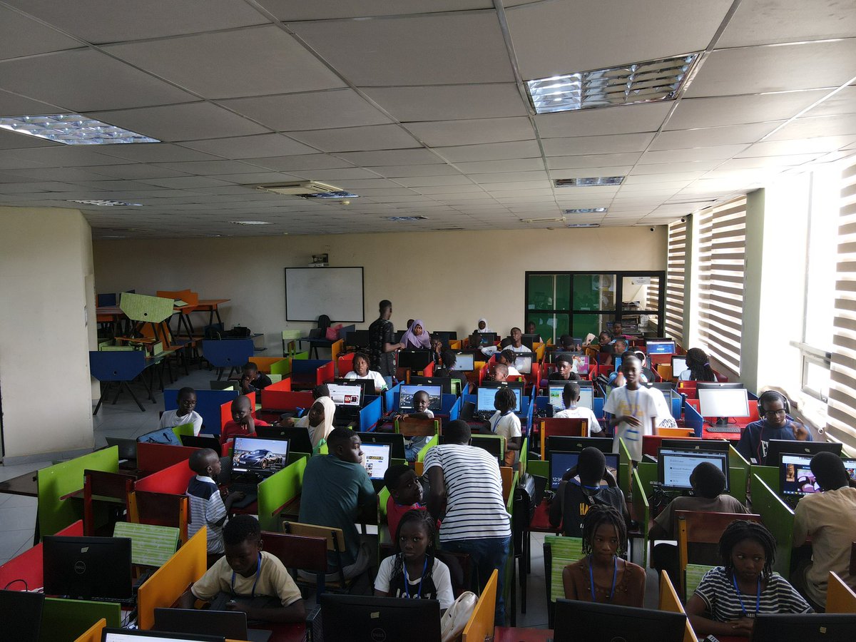 2x_xamxam's tweet image. Jour 2 : Encore plus d’apprentissage ! 🚀📚

Deuxième journée de notre aventure technologique, au programme jeux de concentration, animation et programmation 🌐💡

Suivez-nous pour ne rien rater des #vacancestechnologiques offertes par la Ville de Dakar🌟 
#Xamxam2x