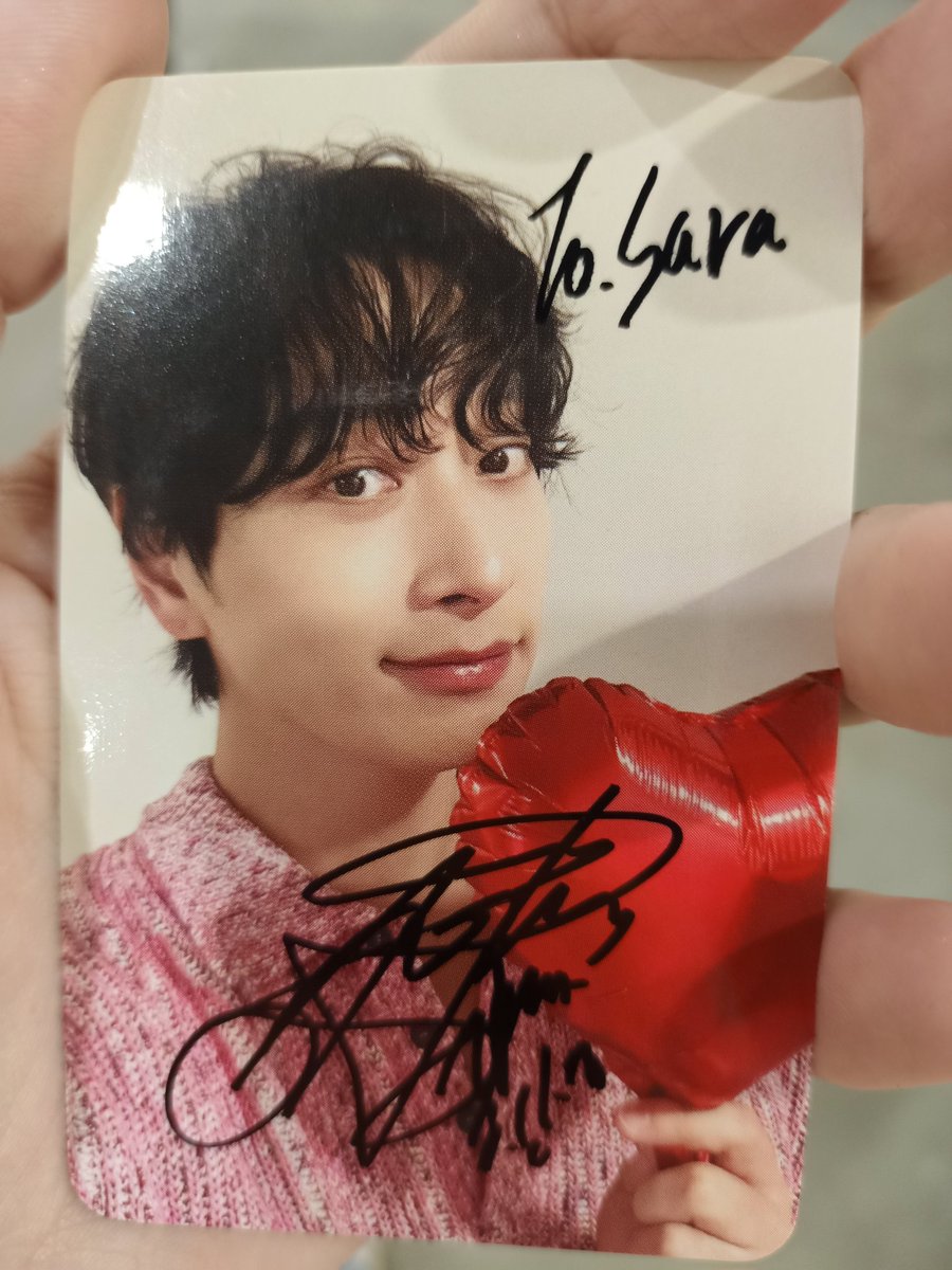 I'm dead right now 😱😭💜 the best day of my life along with the concert in Seoul