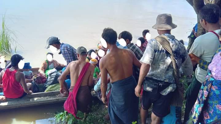 Chan45704011's tweet photo. Bago Division, Nyaung Lay Pin District, It is known that more than 5,000 people from 6 villages have fled due to the attack by the terrorist army with 3 helicopters in Mone Township.

#2023Sep15Coup 
#NoMoreDirtyDeals
#DoMoreSingapore
#WhatsHappeningInMyanmar https://t.co/Y5bwt1gsEI