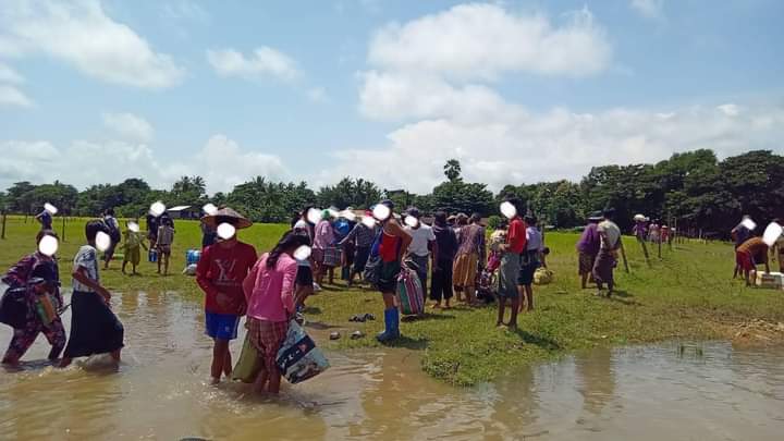 Chan45704011's tweet photo. Bago Division, Nyaung Lay Pin District, It is known that more than 5,000 people from 6 villages have fled due to the attack by the terrorist army with 3 helicopters in Mone Township.

#2023Sep15Coup 
#NoMoreDirtyDeals
#DoMoreSingapore
#WhatsHappeningInMyanmar https://t.co/Y5bwt1gsEI
