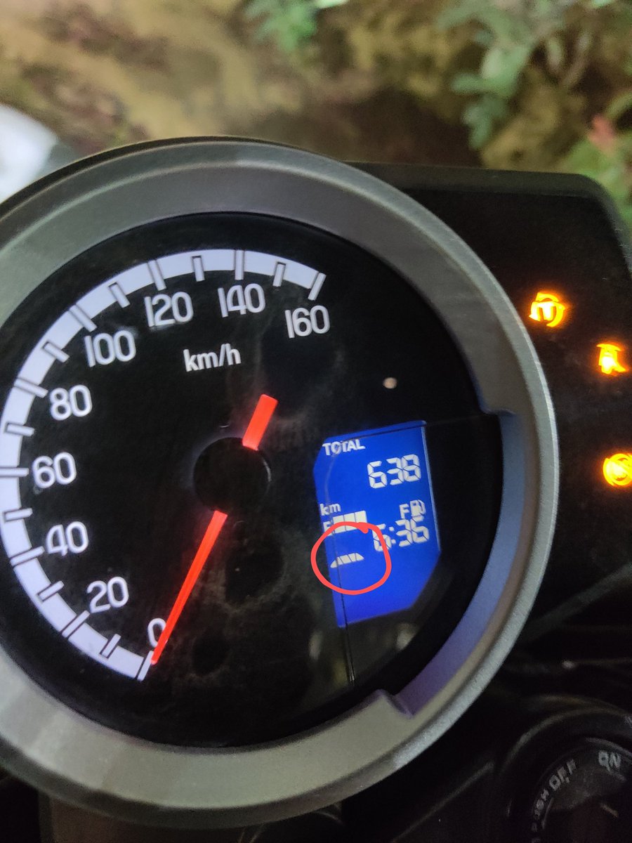 drpiyushvaibhav's tweet photo. Bike- CB350 RS. Problem no-1. Observed on the day of delivery itself. 10 Mar 2023. Solved after visiting the service center twice.
#cb350 #cb350rs #Honda #hondahighness #hondabigwingindia @BigWingIndia @honda2wheelerin @HondaRacingIND @TeamBHPforum https://t.co/yktTRensd3