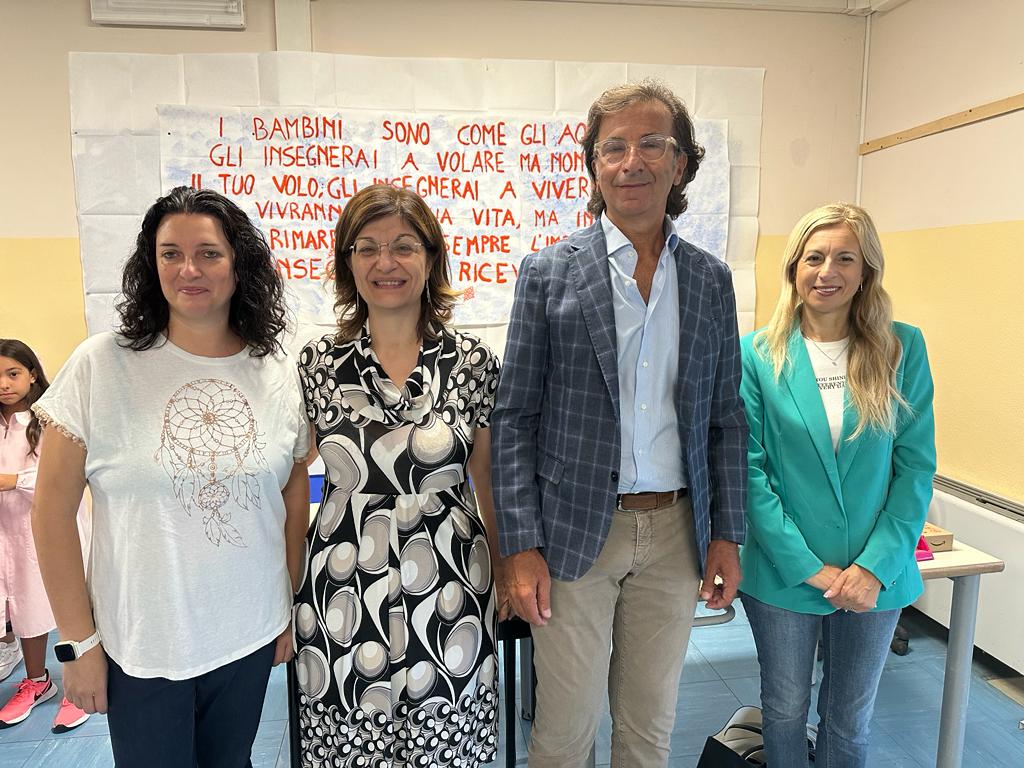 A tutti gli alunni e alunni ai docenti e operatori della scuola un grande abbraccio e in bocca al lupo! La scuola è vostra e voi siete il nostro futuro #primogiornodiscuola