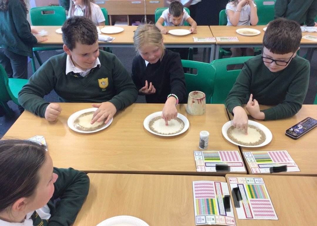 OLPPrimary's tweet photo. Primary 5 explored the importance of using soap when cleaning ourselves. It was amazing to see the ‘germs’ scatter as soon as they came into contact with the soap. 👩🏽🔬👨🏼🔬🧫🔬🧼 @STEMglasgow @STEMedscot #OLPSTEM https://t.co/Qd2N9hXOew