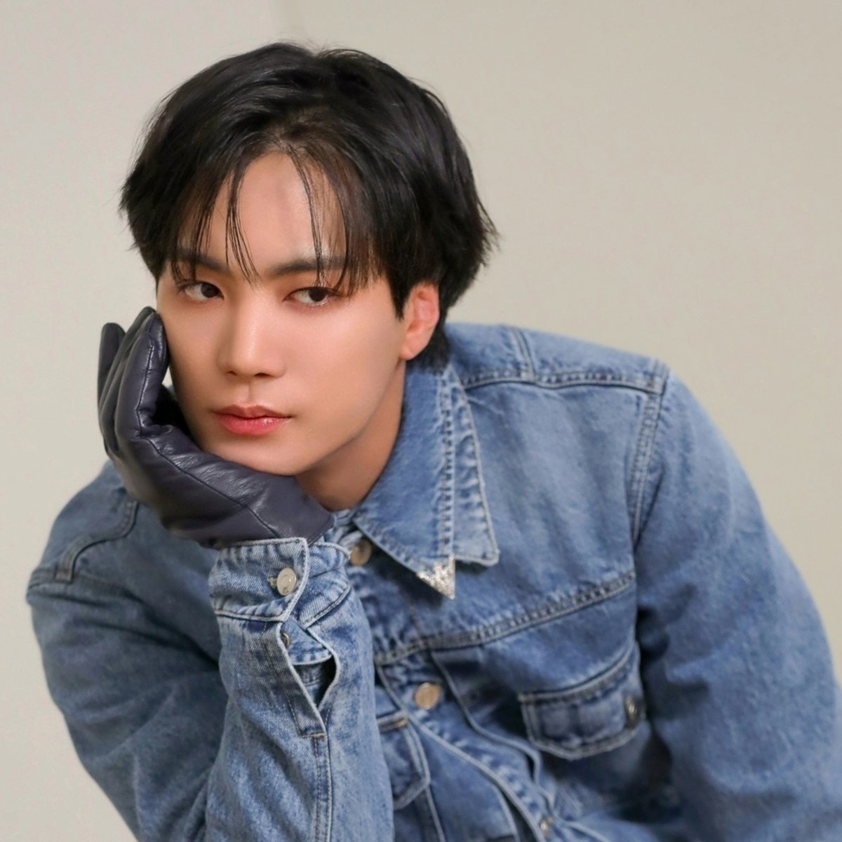 em_jonghyeon's tweet photo. [#NOTICE]
최고다김종현 Bazaar 촬영 비하인드를
지금 바로 네이버 포스트에서 확인하세요💙

✨ https://t.co/bRf0iUOMQL

#KimJonghyeon #김종현
#EVERMOREENTERTAINMENT #에버모어엔터테인먼트 https://t.co/ilFXZxcl6e