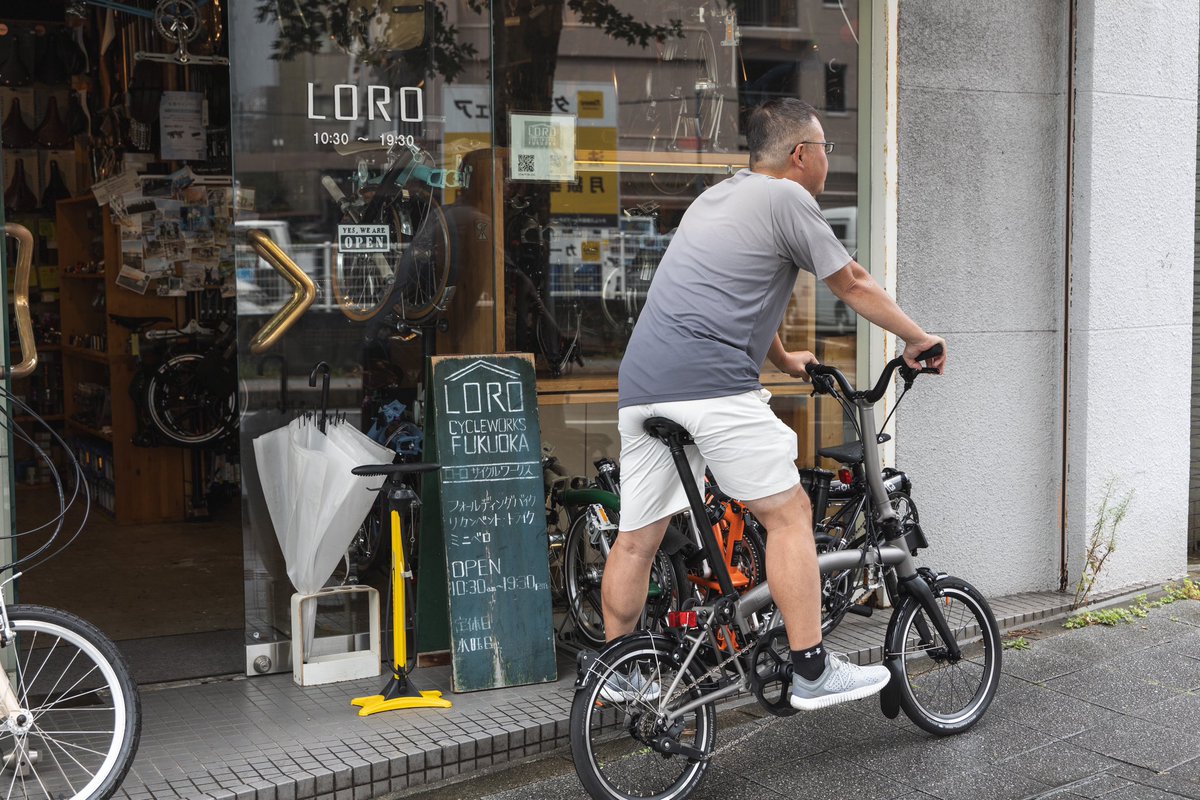 LOROFUKUOKA's tweet photo. BROMPTON T Lineの試乗車が本日より19日午前中頃までLORO福岡店にありますよー!
みなさんお気軽に
試乗しに来てくださいねー♪(´ε` )
#brompton #bromptontline #bromptontline試乗会キャラバン #bromptonlife #bromptonjapan #LORO #LORO福岡 https://t.co/EUNLO6XWSo