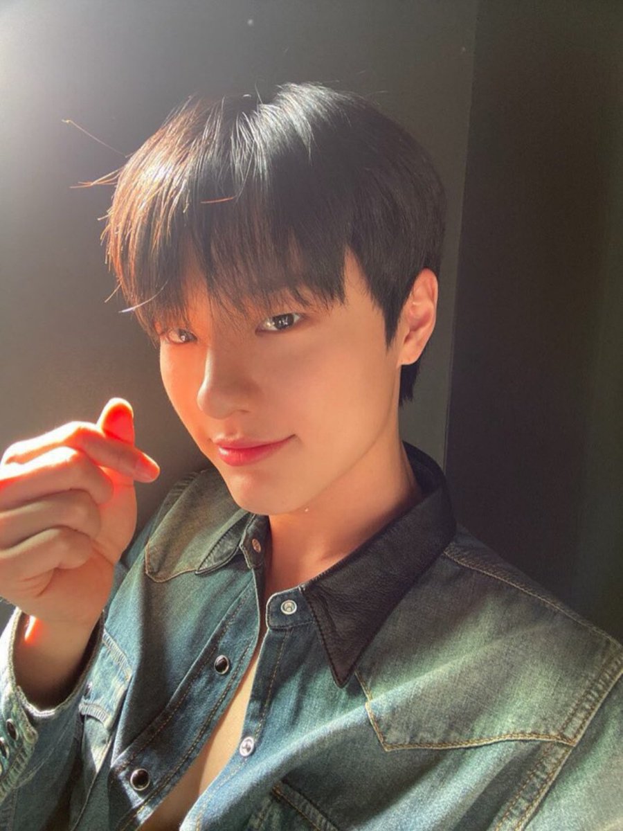 thedayaftermore's tweet photo. 스물여덟                           스물넷
데님셔츠 is 달콤달콤 ☆彡 https://t.co/VCqvBQqc1e