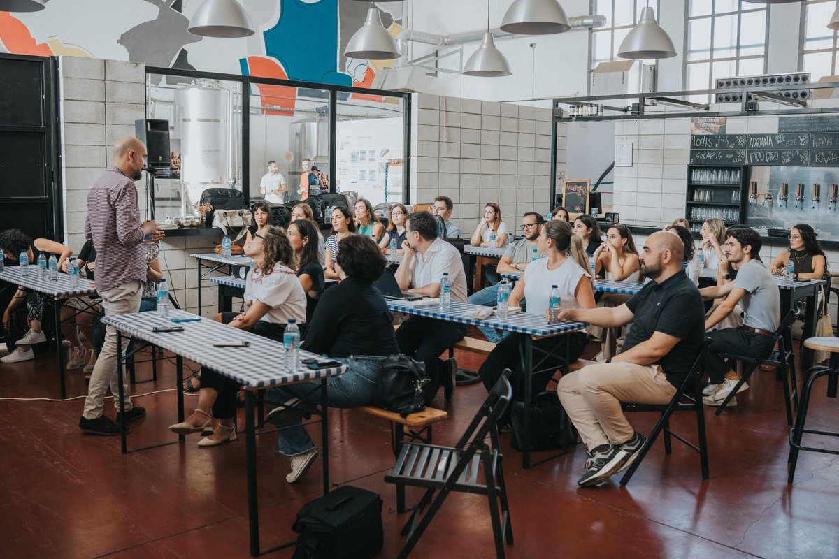 innn's tweet photo. Reunión de inicio de curso para recordarnos la importancia de lo que hacemos: son las ideas las que le dan sentido al mundo.

Creatividad, estrategia, experiencia y tecnología para ayudar a personas, marcas, compañías y equipos a alcanzar sus metas

#somosINNN #BrandingConSentido https://t.co/18dQlFz6f0