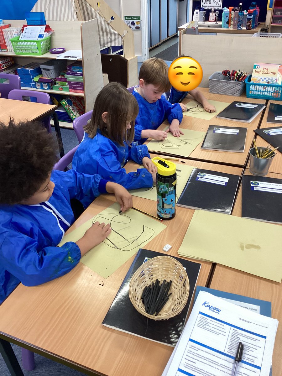 ClassHedgehogs's tweet photo. We had a super art lesson experimenting with charcoal 😁 https://t.co/7XUrwdLQwU