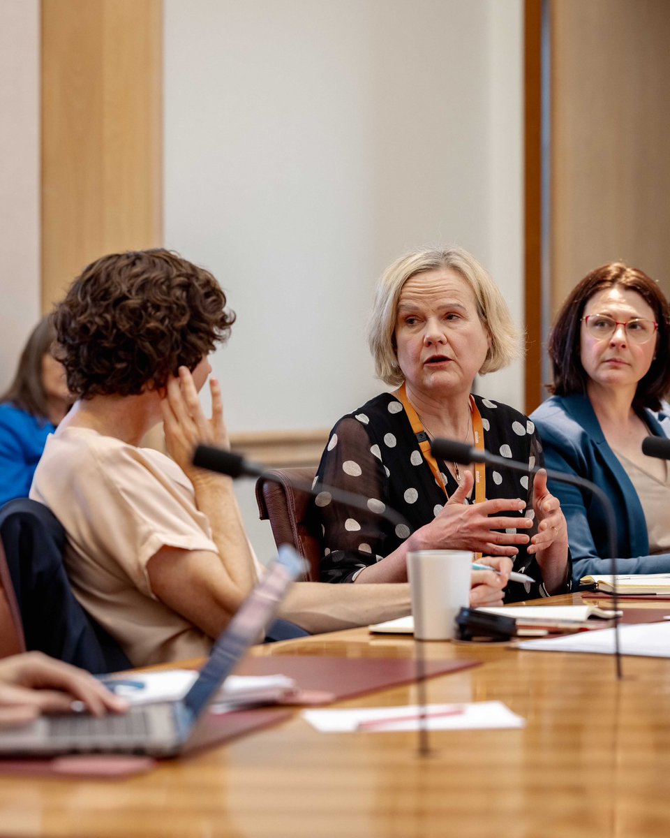 Consultation is currently underway for what will be 🇦🇺's first national housing and homelessness plan. A big thank you to UNSW's @dr_chris_martin for coming and briefing the crossbench on what needs to be in it if we are going to solve the housing crisis.