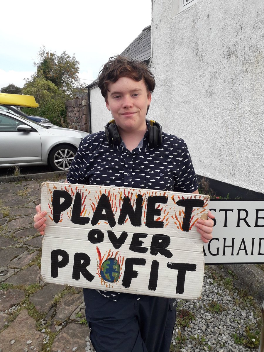 Solidarity with all #GlobalClimateStrike activists today as we call on world leaders to #EndFossilFuels reliance & transition to cheaper, cleaner green energy alternatives.

#EndFossilFuels #FastFairForever #FridaysForFuture #FossilFreeFuture #ClimateActionNow #ClimateJustice