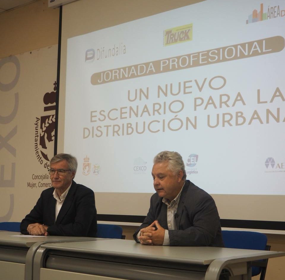 📢 El concejal de @CosladaDesarrol, @Fern__Romero, abre en el CEXCO la jornada 'Un nuevo escenario para la distribución urbana'. ♾ Organizado dentro de la VII edición de #Furgomadrid con la colaboración de @CELlogistica 🖥 Síguelo en streaming furgomadrid.es/directo/