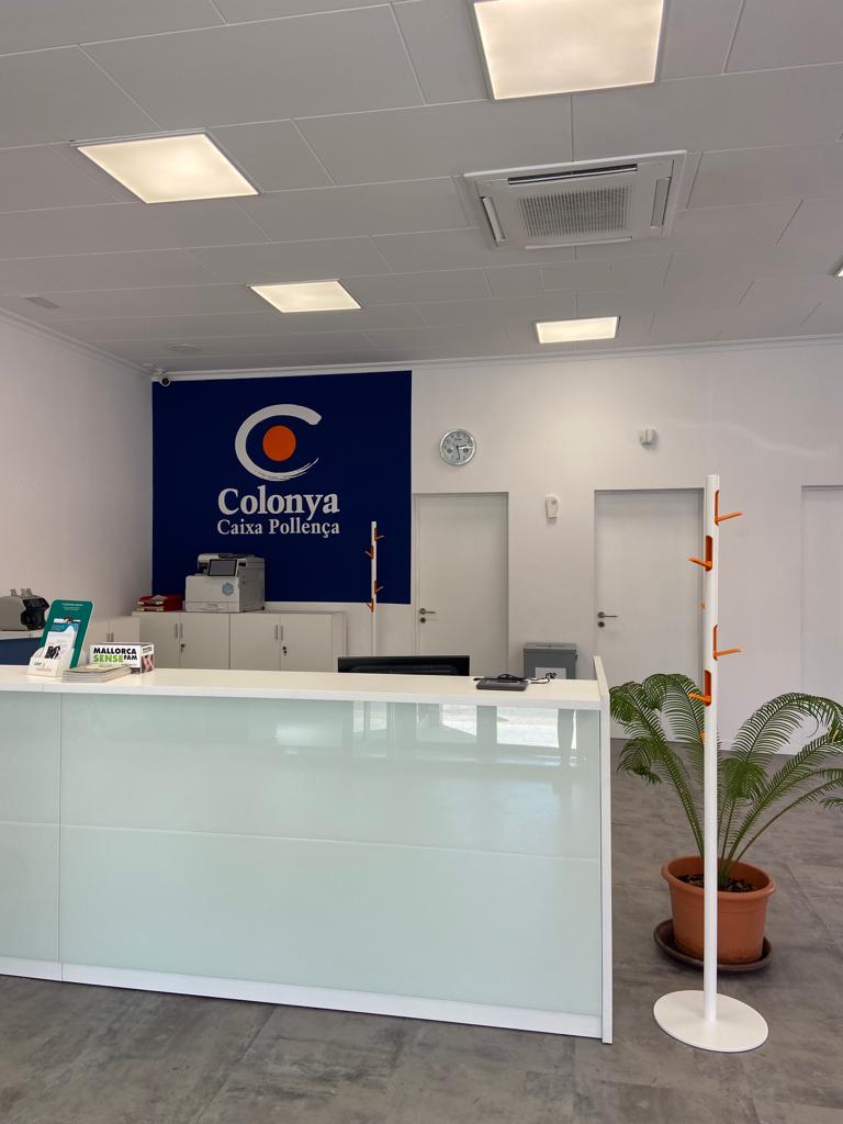 CaixaColonya's tweet photo. Benvinguts de nou a l'oficina de Colonya a Muro! Ja estem oficialment oberts al públic. Esperem poder oferir-vos una experiència encara millor. Gràcies per la vostra paciència i suport durant aquesta transformació. 
#ColonyaCaixaPollença #Colonya #Muro #Colonyacaixa #Pollença https://t.co/7XIbYM3RJY