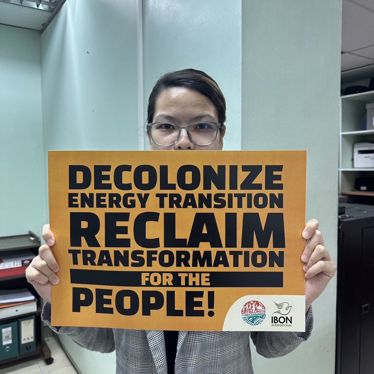 IBONIntlClimate's tweet photo. @FightFossils 👉 This entails rejecting corporate "climate solutions" that plunder the resources of the global South, privatise the commons, and dispossess communities.

#EndFossilFuels
#FastFairForever
#Decarbonize2Decarbonize https://t.co/FZon5A27Ct