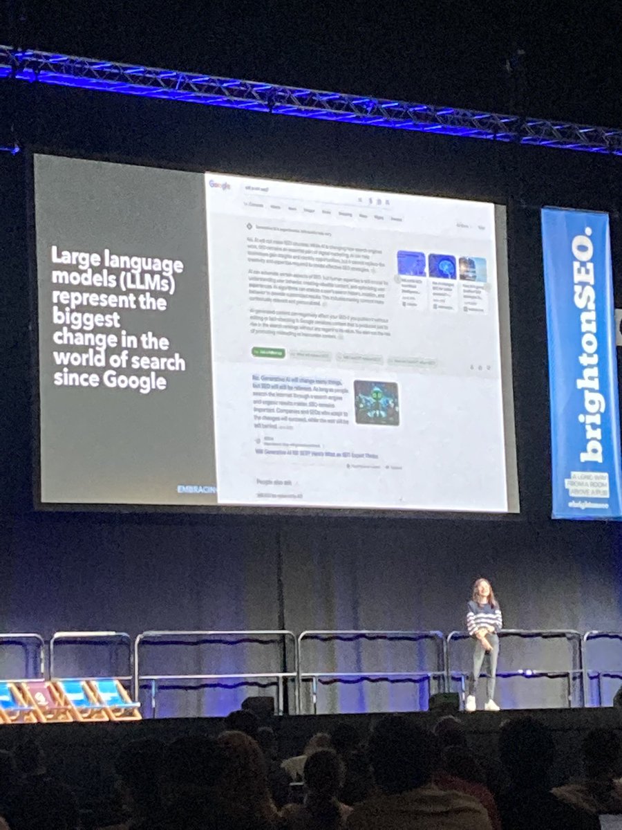 txapao's tweet photo. Now watching awesome @aleyda speaking on #AI and #SEO - #BrightonSEO https://t.co/bpeYHFTiD1