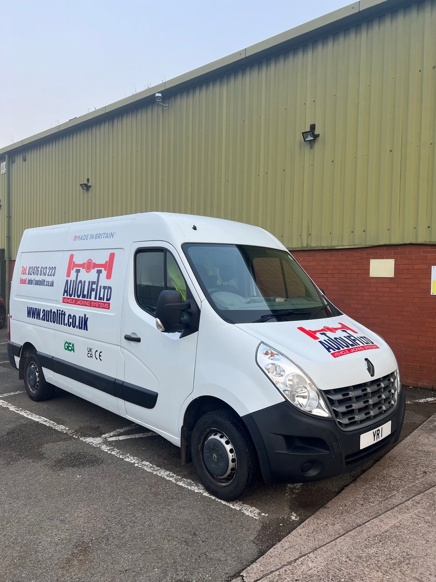 AutoliftLimited's tweet photo. Our new van is looking great decked out in its new livery! 😁 https://t.co/YXJI8UhNy2