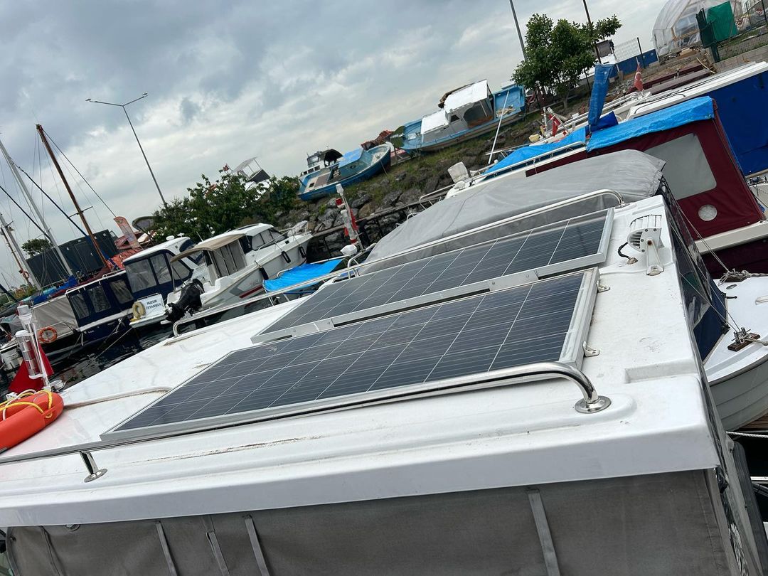 Epever_Tech's tweet image. This Neta Fisher 660 yacht goes green with our #EPEVER Duoracer #chargecontroller! 🌞🚢
Duoracer supports dual-battery charging, ideal for RVs, yachts, and more. Advanced MPPT tech maximizes #solarenergy use.

More details on our website: epever.com/product/duorac…