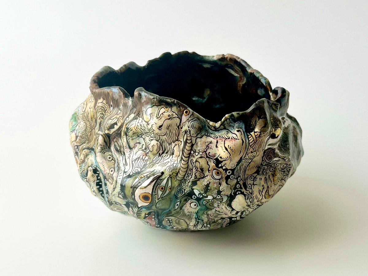 scp2saruco's tweet photo. 【個展のお知らせ】
ー熔怪ー由良薫子陶展

茶碗や酒器など出品予定です。

画廊文錦堂
〒500-8113 岐阜県岐阜市金園町3-26
2023年10月7日(土)～10月15日(日) 
9:00-18:00
会期中無休
TEL:058-263-7751
初日は9:00〜抽選の上整理券の配布があります。
https://t.co/XfeXwDLCbO https://t.co/184mFph3Eu
