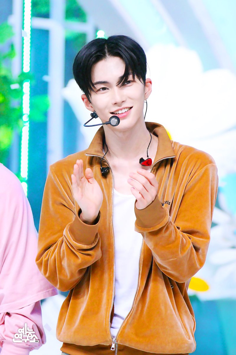 xnghanpics's tweet photo. 230909 seunghan on music core's naver post of on-site photos (1/4) https://t.co/X92k7HAASD