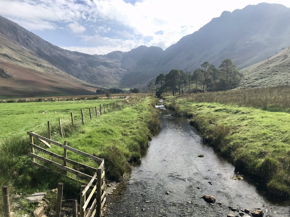 HappyDaysHiker's tweet photo. Beautiful Buttermere #fingerpostfriday https://t.co/z31QkAyFrZ