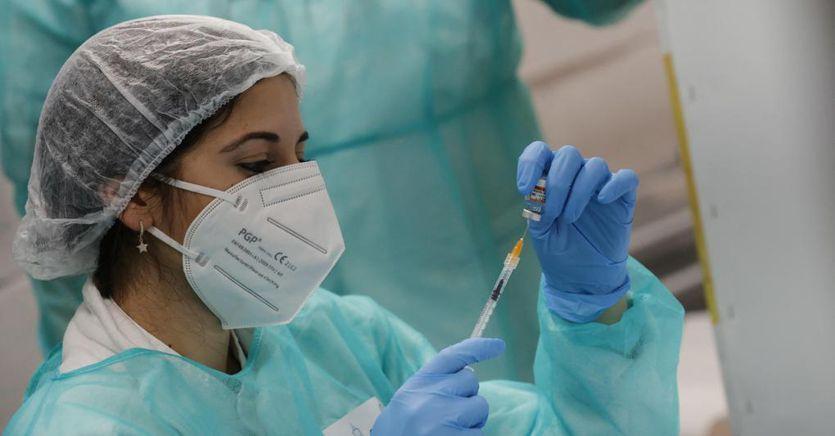 sole24ore's tweet image. 🔸 #Covid ancora in salita: crescono i #contagi (+44%) e i ricoveri, «vaccinare i fragili».
ilsole24ore.com/art/covid-anco…
