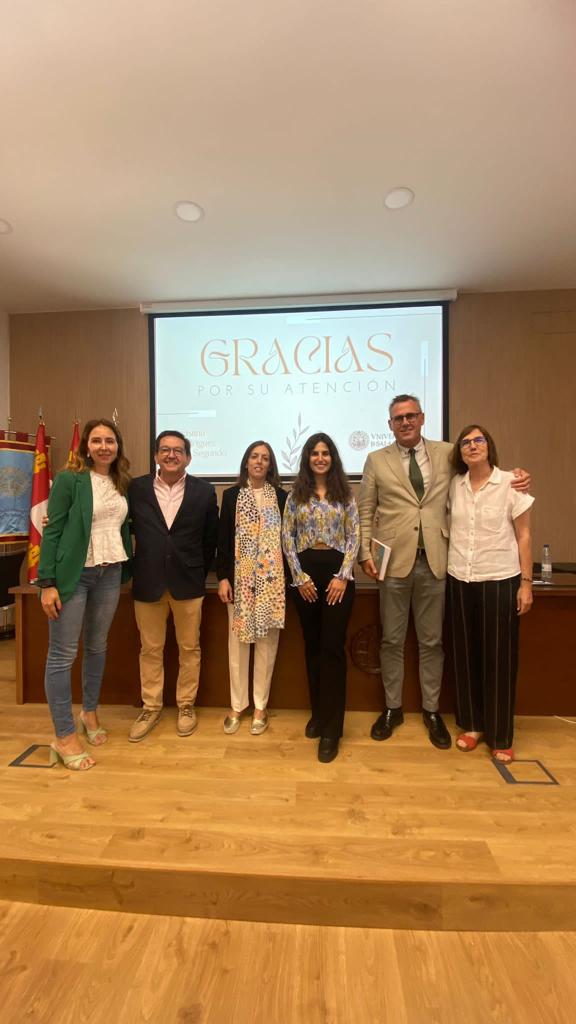 Nueva Doctora en Educación. Ayer Cristina Rodriguez San Segundo defendió su Tesis Doctoral bajo la dirección de las profesoras <a href="/Marga71796585/">Marga</a> y <a href="/sarasg222/">sarasg</a>. ¡Enhorabuena! #GIPEP #USAL #Educación