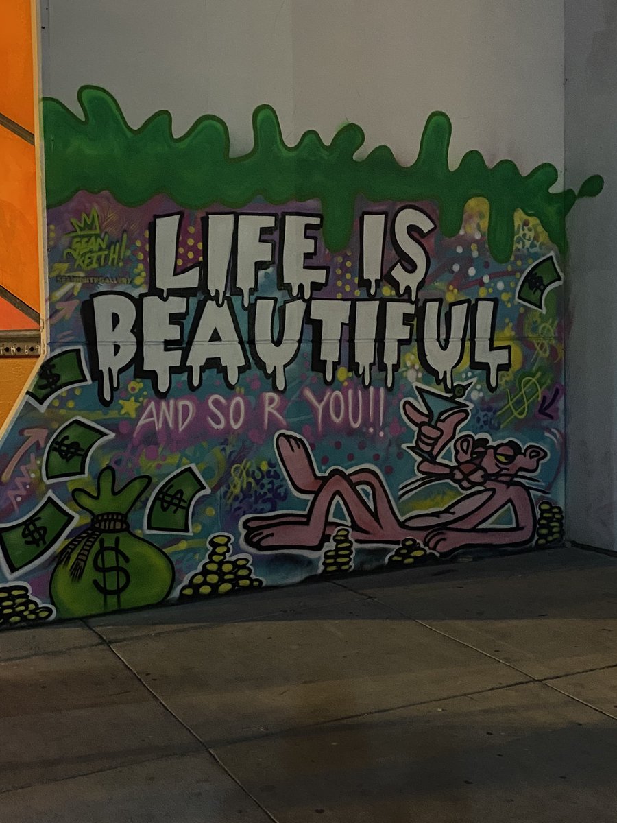 BlackyLovefist's tweet photo. Life of beautiful 😍 and so R you ❤️❤️❤️ #StreetArt #vegas #seankeithart https://t.co/bePathduo1