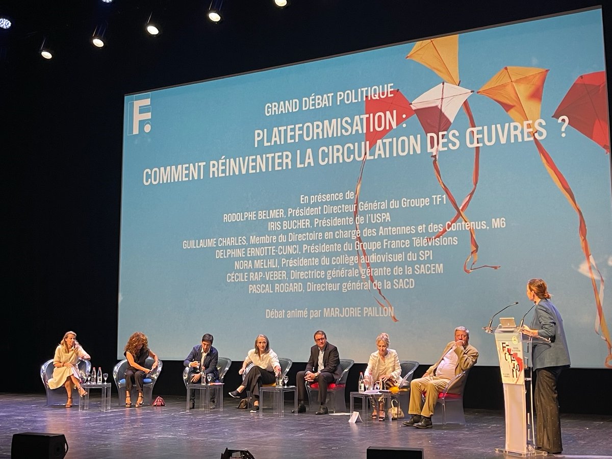 GroupeTF1's tweet photo. [ÉVÉNEMENT] @BelmerRodolphe participe aujourd’hui au traditionnel Grand débat du @festivalfiction. Une formidable occasion de débattre autour des logiques de #plateformisation à l’œuvre sur le marché de l’audiovisuel et de notre stratégie d’accélération digitale. https://t.co/umeISECApa
