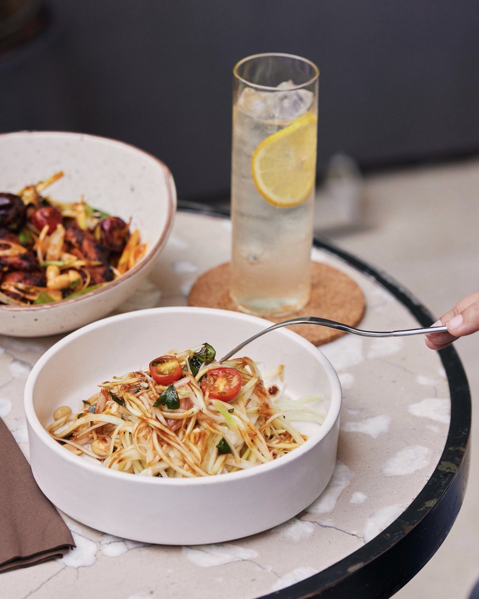 The perfect warm weather spread does exist! 

Think vibrant colours, bold flavours and a refreshing fizz to top it off; think our Raw Papaya &amp; Curry Leaf Salad with Tamarind and Coconut paired with our House Ginger Ale 🤌🏼🌸

#ComeOnIn
.
.
.
#Comorin #ComorinPlates #Summer