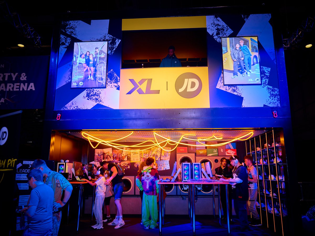 GIANTXLeague's tweet photo. Last week we had the pleasure of attending #insomnia71 with some of our amazing partners.
Our @JDSports booth hosted a plethora of activities including a live DJ, a ball pit and free play for VALORANT and FIFA
Alongside @EE we hosted a Β£10,000 female VALORANT tournament as well as giving guests the chance to make their own player card in the main hall.
Finally, Sybr came with a teaser of their brand new gaming chair, launching on the 2nd October.
After a successful weekend we hope to be back again with bigger and better! See you at the next one? π