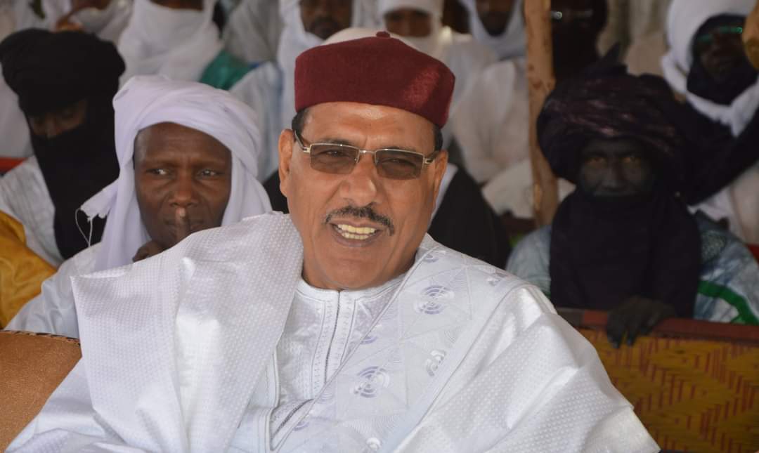 DelphineSora's tweet image. 🔴Niger🇳🇪/2600 conseiller à la présidence de @mohamedbazoum, 445 à la primature et autres ailleurs. C'est fort 😒

Plus de 368 Milliards de FCFA jetés par la fenêtre juste pour des conseillers qui ne foutent rien...😭

C'est la démocratie qui a plongé l'#Afrique dans son retard.