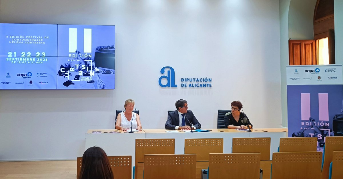 makinaccion's tweet photo. 🎈/ Nuestra CEO/Directora de Proyectos @verusverita participa hoy en la presentación en @dipuAlicante de la 2ª ed. del @CortesinaFest un #festival de cortos que tienen como objetivo poner en valor a la mujer en el mundo del cine 🎥
#CortesinaFest #cineymujer https://t.co/GXsSwyJn9Q