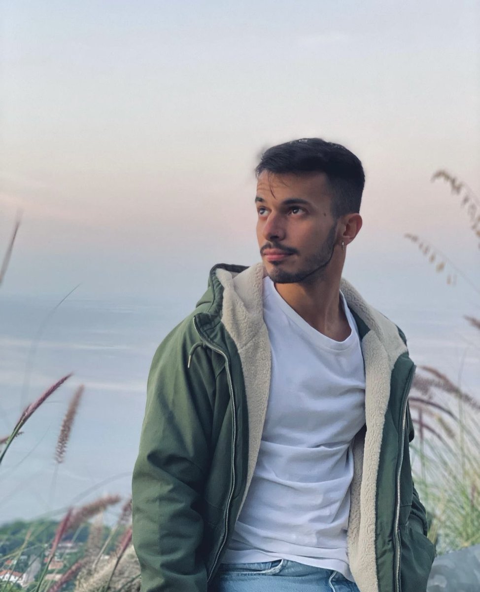 l3wiisred's tweet photo. Prima e ultima foto su Instagram.

La cucciola sapeva già che la posizione a 3/4 era la sua preferita anche a 16 anni https://t.co/PJSvbrs8cl