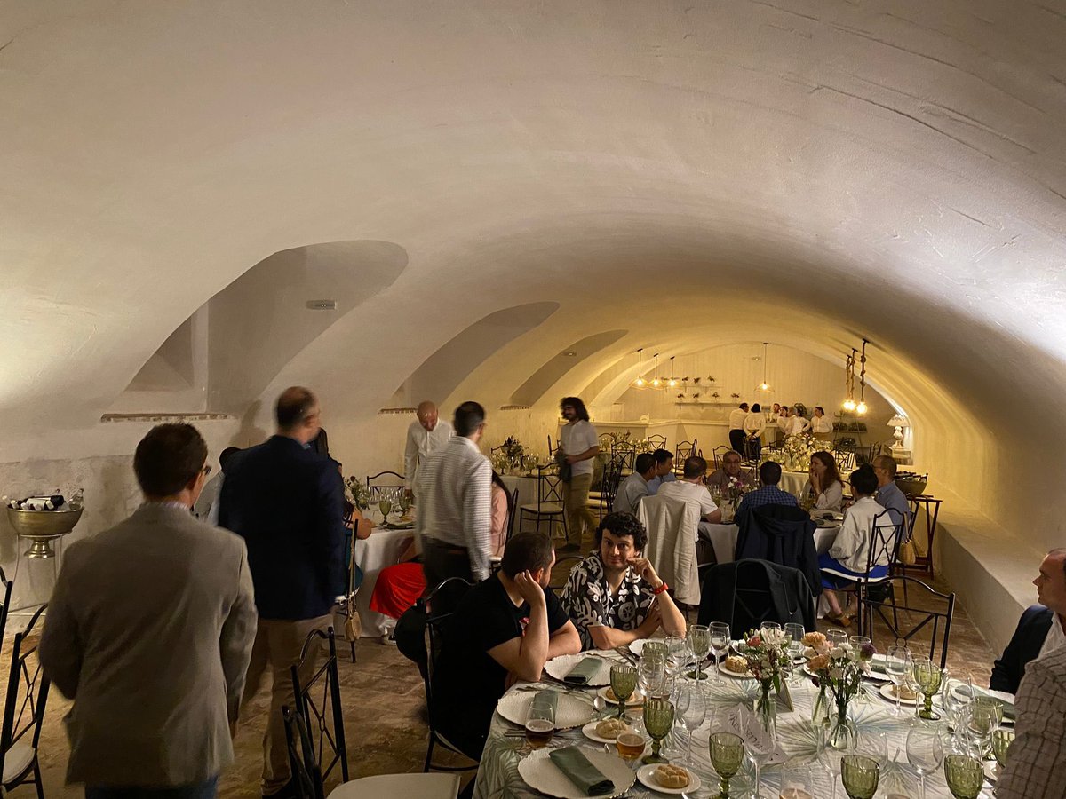 JornadaSistedes's tweet image. La Cena de Gala de #SISTEDES2023 ¡Un evento social, una actividad de cierre y un momento para compartir con la comunidad de Ingeniería de Software de 🇪🇸 más allá de las ponencias de gran nivel que hubieron! Esperamos que lo hayan disfrutado 🎉