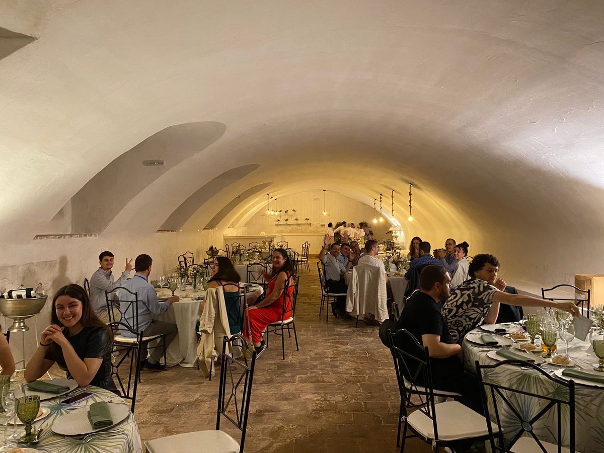 JornadaSistedes's tweet image. La Cena de Gala de #SISTEDES2023 ¡Un evento social, una actividad de cierre y un momento para compartir con la comunidad de Ingeniería de Software de 🇪🇸 más allá de las ponencias de gran nivel que hubieron! Esperamos que lo hayan disfrutado 🎉