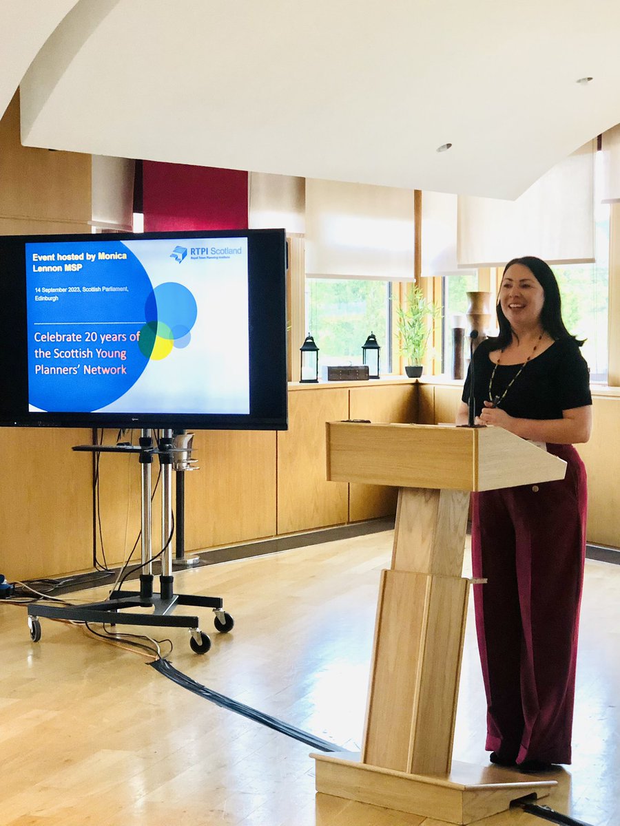 Yesterday we celebrated #Scottish Young Planners Network’s 20th anniversary! 🎉I was delighted to have the opportunity to thank all past & current volunteers for their achievements in a reception hosted in the #ScottishParliament by @MonicaLennon7 MSP. 
#rtpi #SYPN #youngplanners