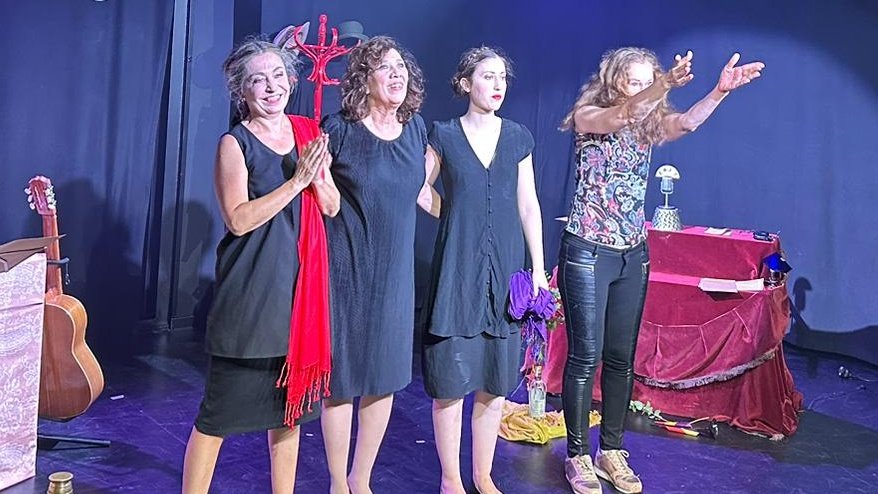 La felicidad de la tarea realizada. 
Gran estreno de #LaAnémonayElJabalí en Madrid 🇪🇸
Talento en escena  (#MarinaAndina, #CarmenGomezDeLaBandera, #MontseMadariaga) y eficiencia fuera del escenario  ¡Gracias @salatarambana!
#teatro #dramaturga  @womnplaywrights @womenplaywright