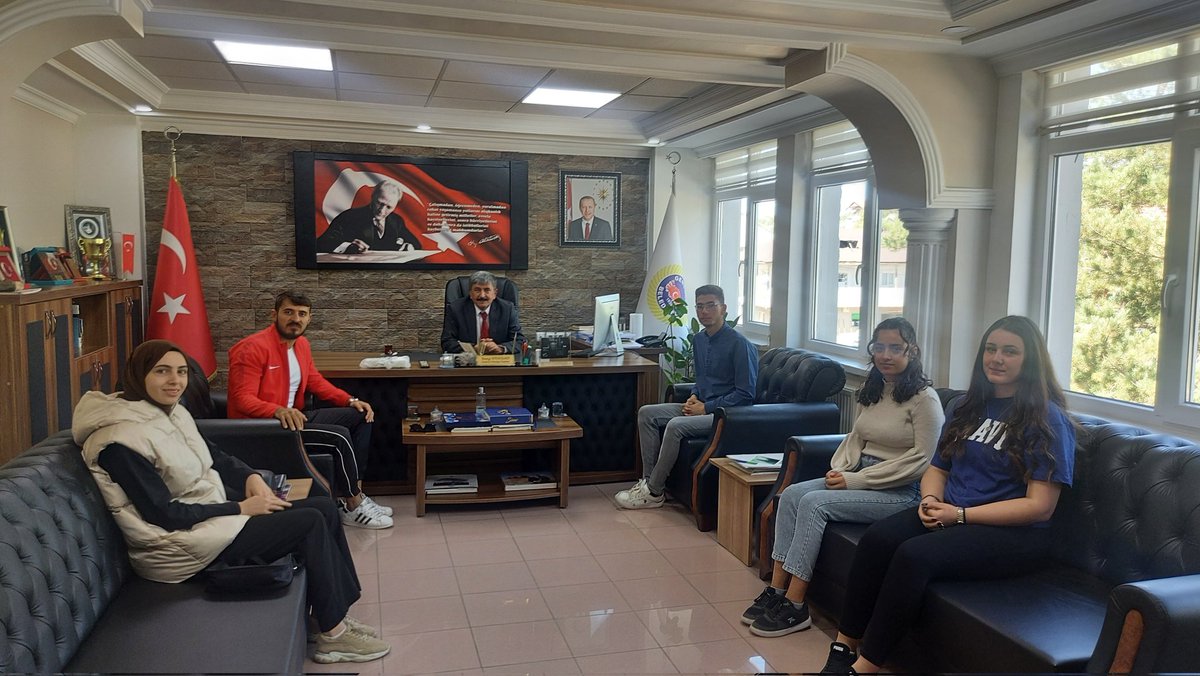 İlçemiz Beden Eğitimi Öğretmeni Kazım ŞENOL’un Beden Eğitimi ve Spor Yüksekokulu parkur çalışmaları kapsamında düzenlediği Çorum BESYO sınavına gidip kazanan öğrencilerimiz araç temininde bulunduğu için Belediye Başkanımız Remzi KILIÇDAĞI’na teşekkür ziyaretinde bulundular.