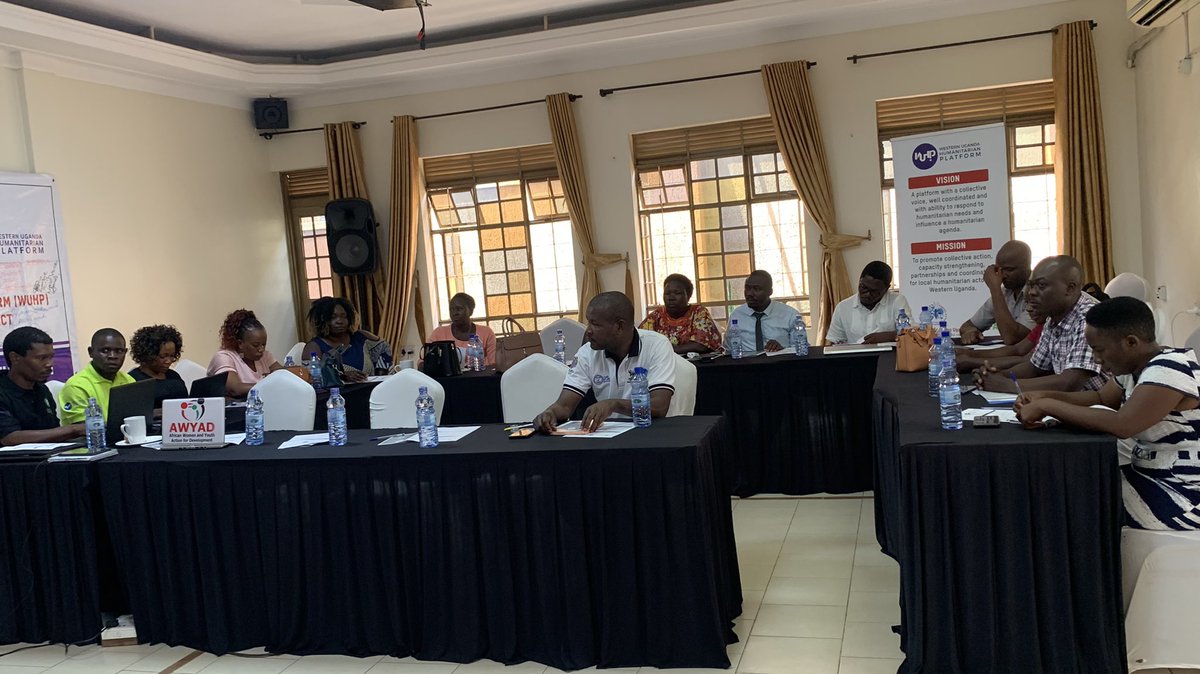 FaridahNdagano's tweet photo. An advocacy training on the District participation in Emergency and Humanitarian response at Hoima Buffalo Hotel going on organised by the Western Uganda Humanitarian Umbrella
It's aimed at integrating humanitarian response into Local Government planning.
#EmergenceResponse https://t.co/42DOiInCNS