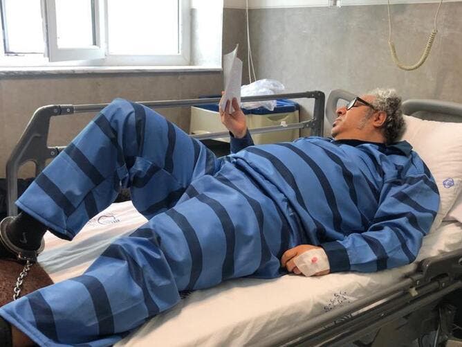 این وضعیت #بکتاش_آبتین بود تا آخرین روزهای حیاتش (و البته سایر زندانیان سیاسی در بیمارستان). #شهمیری از غفلت مأموران استفاده کرد و فرار کرد؟