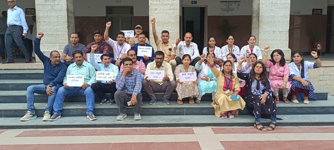 #11वर्षो_की_लंबित_मांगे
#मांगते_मांगते_थक_गए 
<a href="/ashokgehlot51/">Ashok Gehlot</a> 
<a href="/_lokeshsharma/">Lokesh Sharma</a> 
<a href="/plmeenaINC/">Parsadi Lal Meena</a> 
<a href="/artizzzz/">Arti Dogra</a>